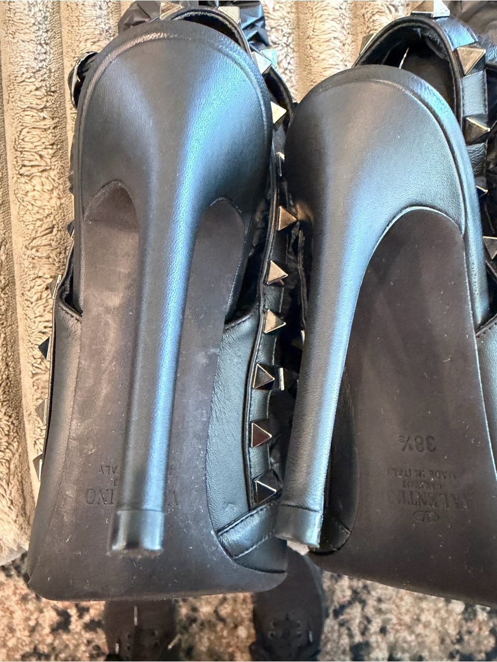 Valentino Garavani Black Pyramid-Stud Pointed Boots - Picture 2 of 10